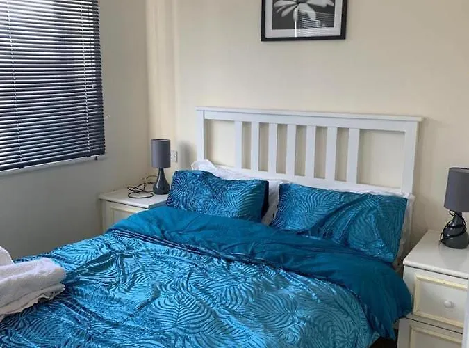 Charming 2-Bed House In London