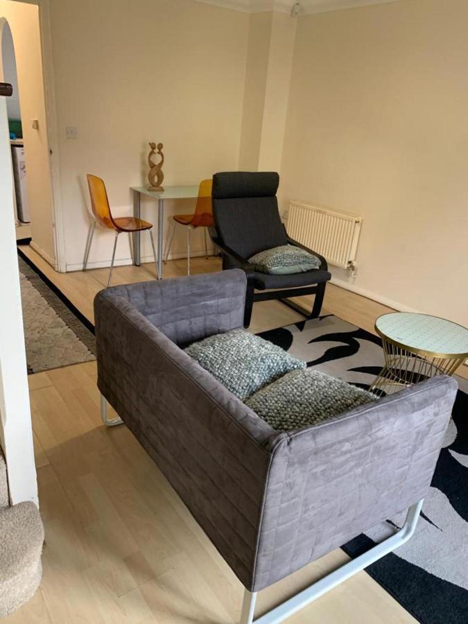 Charming 2-bed House In London