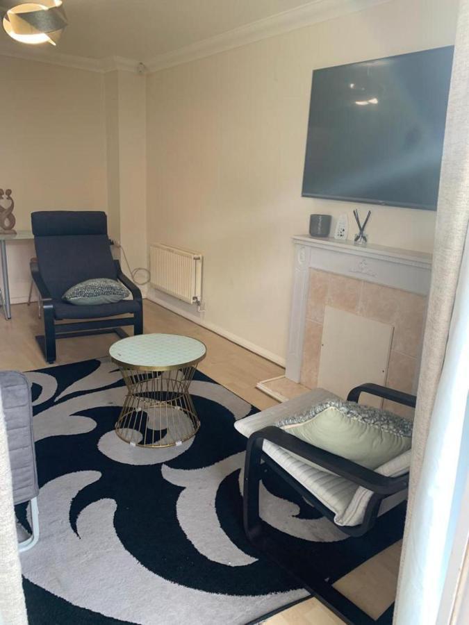 Charming 2-bed House In Holiday home London